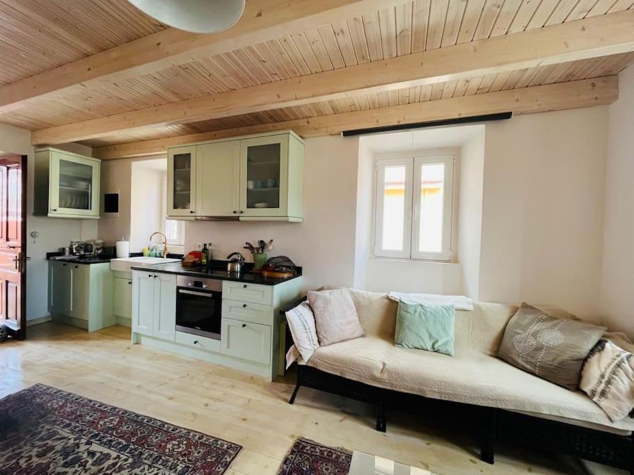 Traditional Detached Corfu House, 50m To Village Square Ferienhaus Liapades