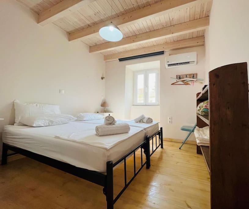 Traditional Detached Corfu House, 50m To Village Square Liapades
